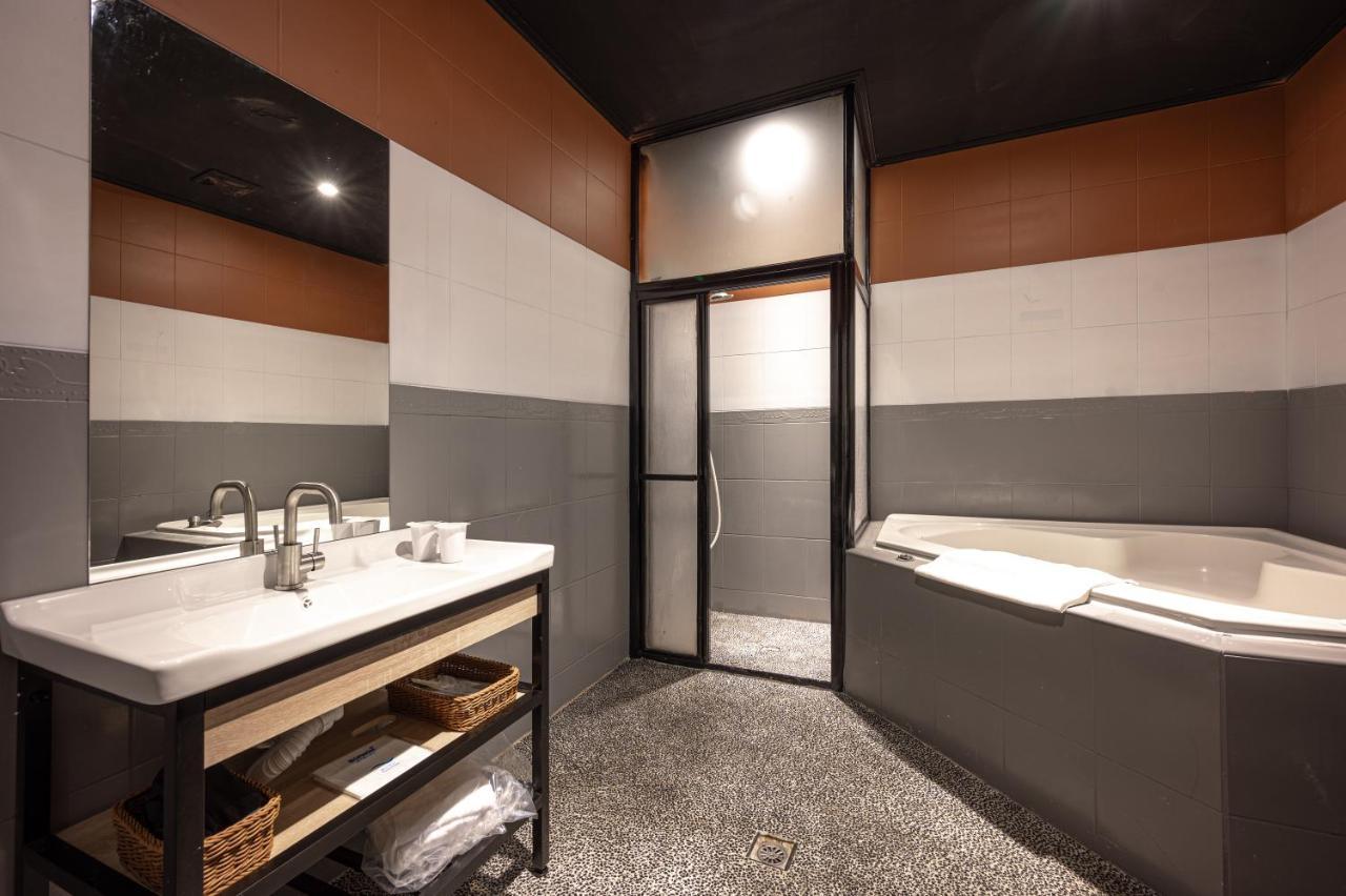 Motel 東旅驛棧 Ťiao-si Exteriér fotografie
